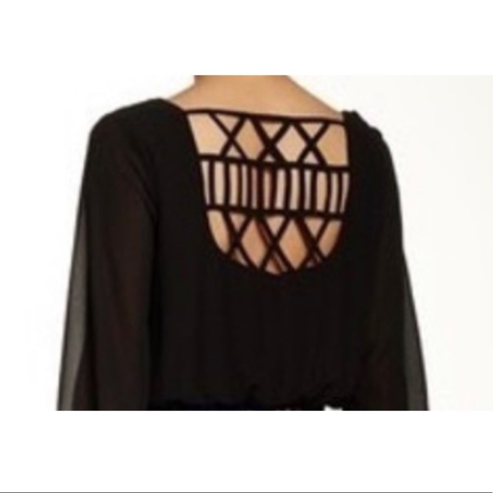 ❌SOLD❌Like NEW Want & Need Black Shift Dress w Sleeves and Lattice Back Accent - Picture 3 of 7
